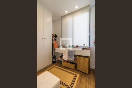 Casa de condomínio à venda com 327m², 4 quartos e 6 vagasBanheiro da Suíte 1