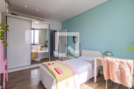 Casa de condomínio à venda com 327m², 4 quartos e 6 vagasSuíte 2