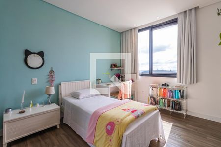 Casa de condomínio à venda com 327m², 4 quartos e 6 vagasSuíte 2