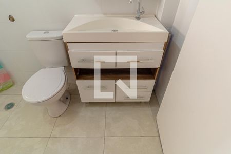 Banheiro de kitnet/studio para alugar com 1 quarto, 35m² em Vila Buarque, São Paulo