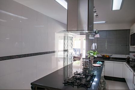 Casa para alugar com 480m², 4 quartos e 6 vagascozinha