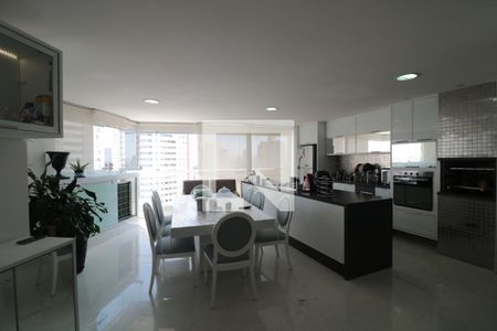 Apartamento à venda com 130m², 3 quartos e 2 vagasCozinha