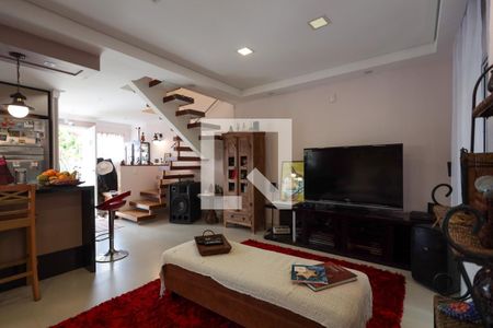 Sala de casa de condomínio para alugar com 3 quartos, 120m² em Jardim Colibri, Cotia
