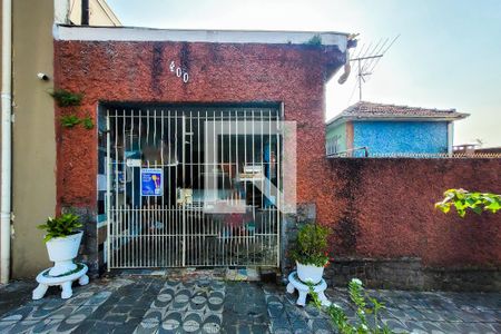 Casa à venda com 180m², 2 quartos e 1 vaga Casa à venda com 180m², 2 quartos e 1 vagaFachada