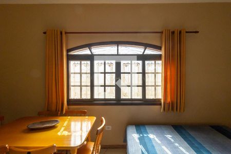 Detalhe da sala de casa para alugar com 2 quartos, 95m² em Vilamar, Praia Grande