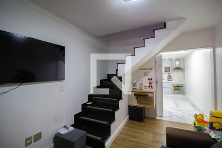 Sala de casa de condomínio à venda com 2 quartos, 80m² em Vila Carmosina, São Paulo