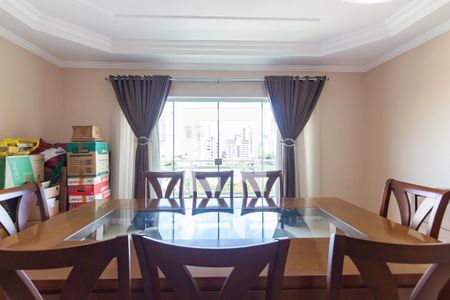 Casa à venda com 331m², 3 quartos e 6 vagas Casa à venda com 331m², 3 quartos e 6 vagasSala de Jantar