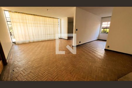Casa à venda com 587m², 5 quartos e 16 vagasQuarto 1