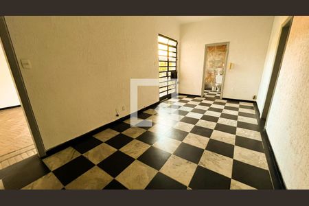 Casa à venda com 587m², 5 quartos e 16 vagasCorredor