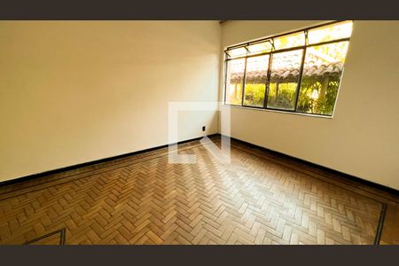 Casa à venda com 587m², 5 quartos e 16 vagasQuarto 2