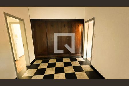 Casa à venda com 587m², 5 quartos e 16 vagasCorredor