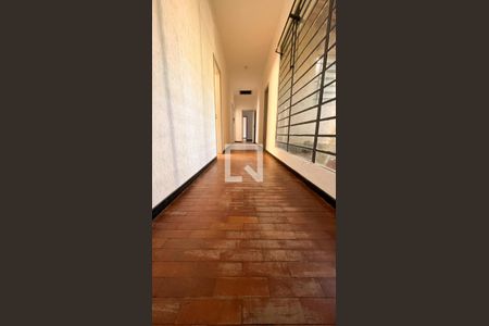 Casa à venda com 587m², 5 quartos e 16 vagasCorredor