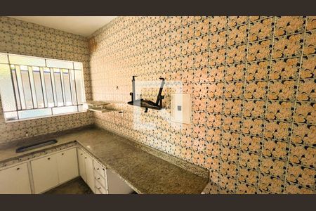 Casa à venda com 587m², 5 quartos e 16 vagasCozinha