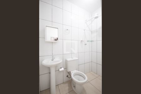 Banheiro de casa para alugar com 1 quarto, 25m² em Conceição, Osasco