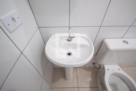 Banheiro de casa para alugar com 1 quarto, 25m² em Conceição, Osasco