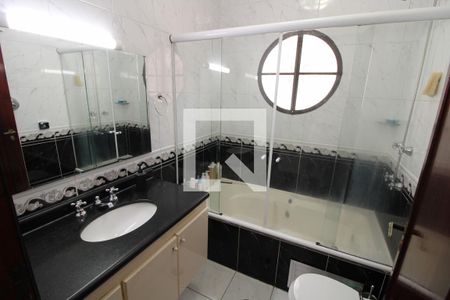 Banheiro Suite de casa à venda com 3 quartos, 212m² em Jardim Piqueroby, São Paulo