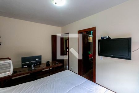 Casa à venda com 300m², 4 quartos e 4 vagasQuarto Suíte