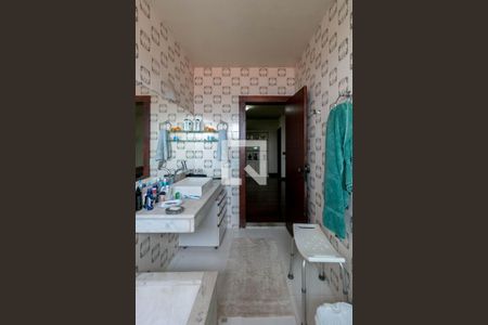 Casa à venda com 300m², 4 quartos e 4 vagasBanheiro Social