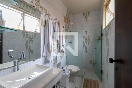 Casa à venda com 300m², 4 quartos e 4 vagasBanheiro da Suíte