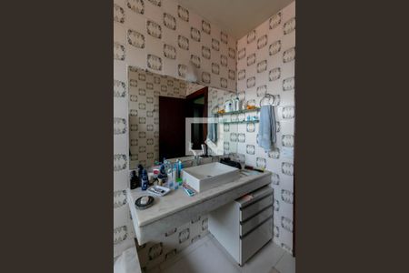 Casa à venda com 300m², 4 quartos e 4 vagasBanheiro Social