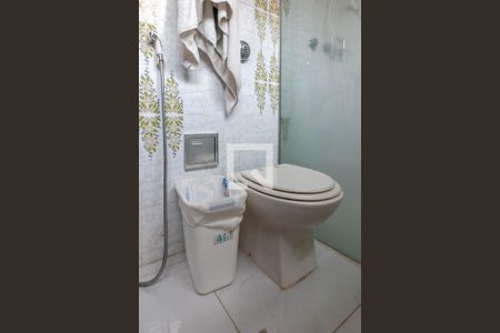 Casa à venda com 300m², 4 quartos e 4 vagasBanheiro da Suíte