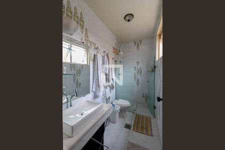 Casa à venda com 300m², 4 quartos e 4 vagasBanheiro da Suíte