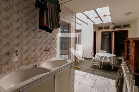 Casa à venda com 300m², 4 quartos e 4 vagasÁrea de Serviço