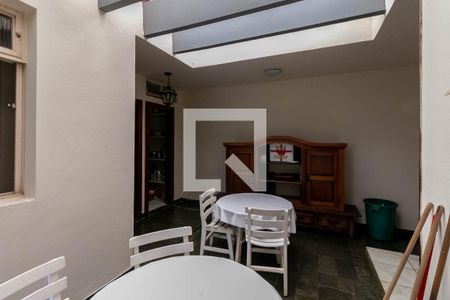 Casa à venda com 300m², 4 quartos e 4 vagasÁrea de Serviço