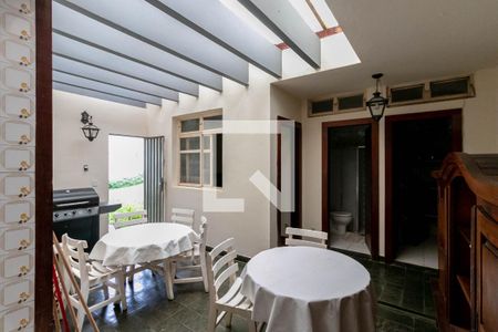 Casa à venda com 300m², 4 quartos e 4 vagasÁrea de Serviço