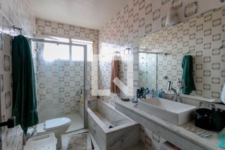 Casa à venda com 300m², 4 quartos e 4 vagasBanheiro Social