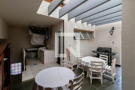 Casa à venda com 300m², 4 quartos e 4 vagasÁrea de Serviço