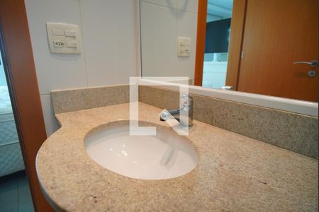 Banheiro de kitnet/studio para alugar com 1 quarto, 38m² em Três Figueiras, Porto Alegre