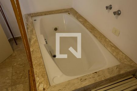 Apartamento à venda com 290m², 5 quartos e 3 vagasBanheiro da Suíte 4