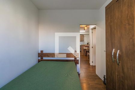 Quarto 2 de apartamento para alugar com 2 quartos, 54m² em Jardim Tupanci, Barueri