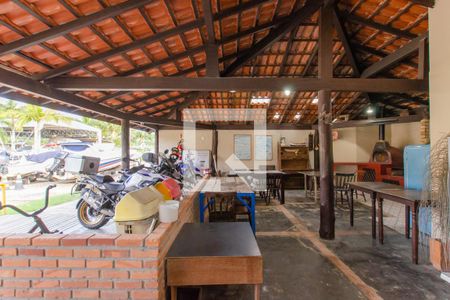 Casa para alugar com 75m², 2 quartos e 1 vaga Casa para alugar com 75m², 2 quartos e 1 vagaSalão de churrasqueira