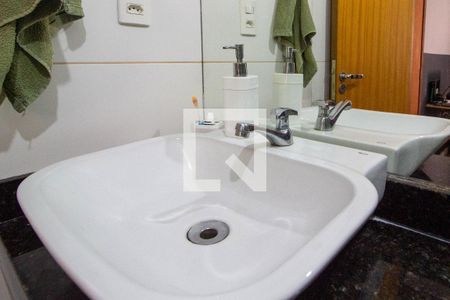 Casa à venda com 180m², 3 quartos e 1 vaga Casa à venda com 180m², 3 quartos e 1 vagaBanheiro da Suíte 2