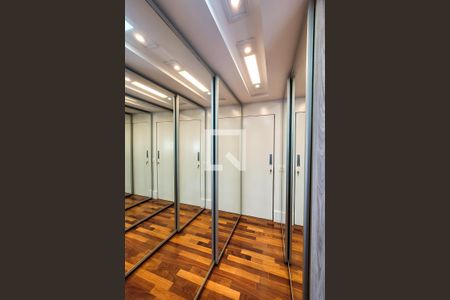 Apartamento à venda com 147m², 3 quartos e 2 vagas Apartamento à venda com 147m², 3 quartos e 2 vagasQuarto 2 - Armários