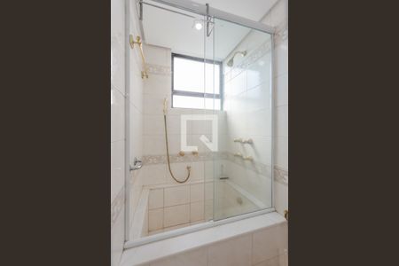 Apartamento à venda com 286m², 4 quartos e 2 vagas Apartamento à venda com 286m², 4 quartos e 2 vagasBanheiro da Suíte