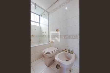 Apartamento à venda com 286m², 4 quartos e 2 vagas Apartamento à venda com 286m², 4 quartos e 2 vagasBanheiro da Suíte
