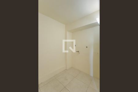 Apartamento à venda com 286m², 4 quartos e 2 vagas Apartamento à venda com 286m², 4 quartos e 2 vagasÁrea de Serviço 2