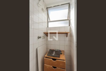 Apartamento à venda com 286m², 4 quartos e 2 vagas Apartamento à venda com 286m², 4 quartos e 2 vagasBanheiro de Serviço