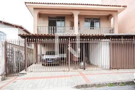 Casa para alugar com 360m², 5 quartos e 2 vagas Casa para alugar com 360m², 5 quartos e 2 vagasFachada