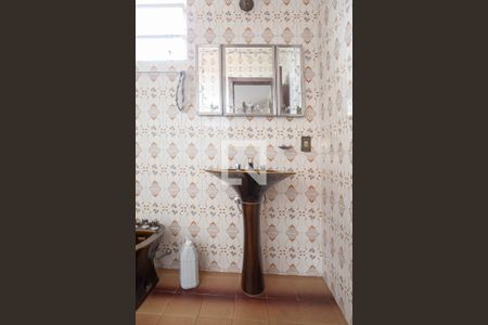 Casa para alugar com 360m², 5 quartos e 2 vagas Casa para alugar com 360m², 5 quartos e 2 vagasBanheiro social 1