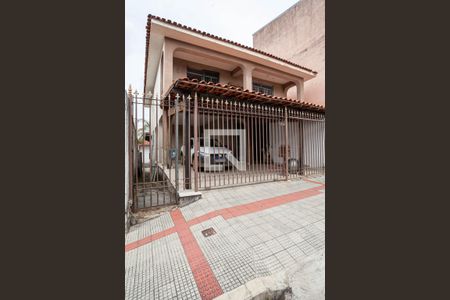 Casa para alugar com 360m², 5 quartos e 2 vagas Casa para alugar com 360m², 5 quartos e 2 vagasFachada