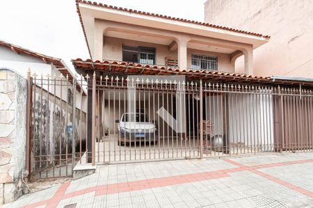 Casa para alugar com 360m², 5 quartos e 2 vagas Casa para alugar com 360m², 5 quartos e 2 vagasFachada