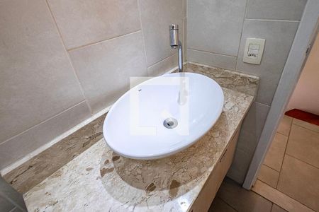 Casa à venda com 67m², 2 quartos e 1 vaga Casa à venda com 67m², 2 quartos e 1 vagaBanheiro