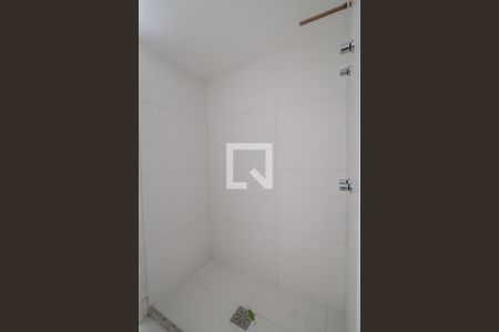 Banheiro de kitnet/studio à venda com 1 quarto, 27m² em Partenon, Porto Alegre