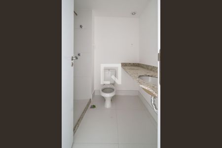 Banheiro de kitnet/studio à venda com 1 quarto, 27m² em Partenon, Porto Alegre