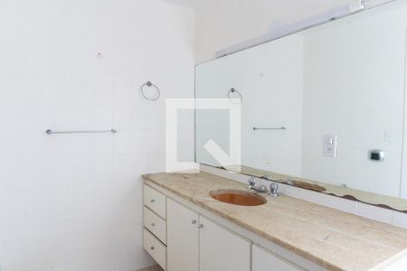 Apartamento à venda com 115m², 3 quartos e 2 vagas Apartamento à venda com 115m², 3 quartos e 2 vagasBanheiro da Suíte 1