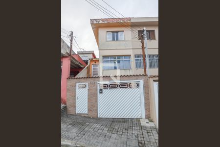 Casa à venda com 158m², 3 quartos e 2 vagas Casa à venda com 158m², 3 quartos e 2 vagasFachada